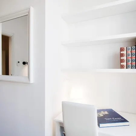 White Loft - The House Of Travelers Apartment